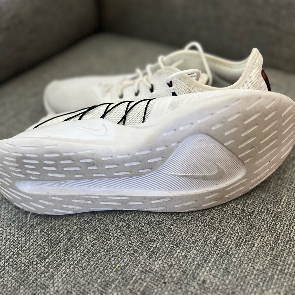 Nike Running Shoe - Picture 3 of 4